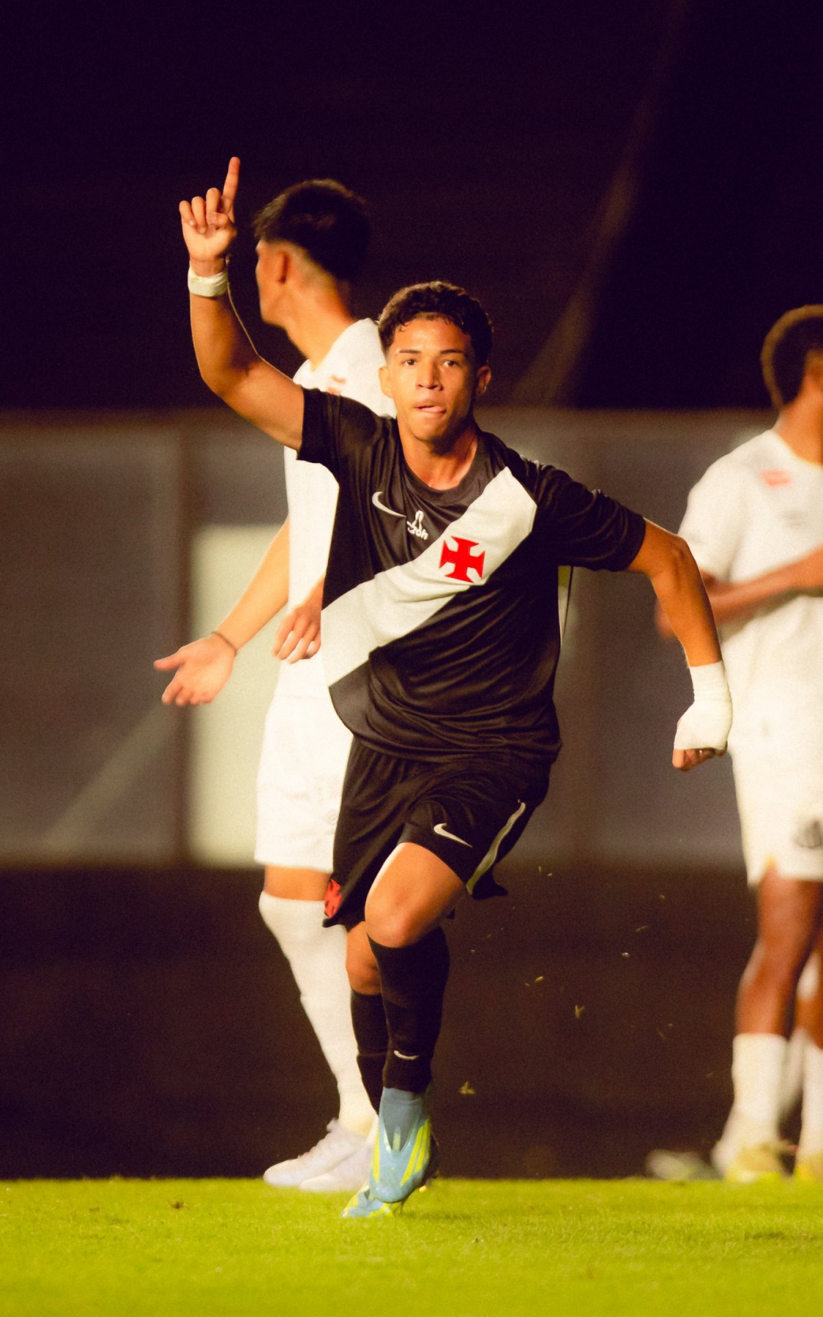 Vasco supera o Santos nos pênaltis e vai à final do Brasileirão sub-20