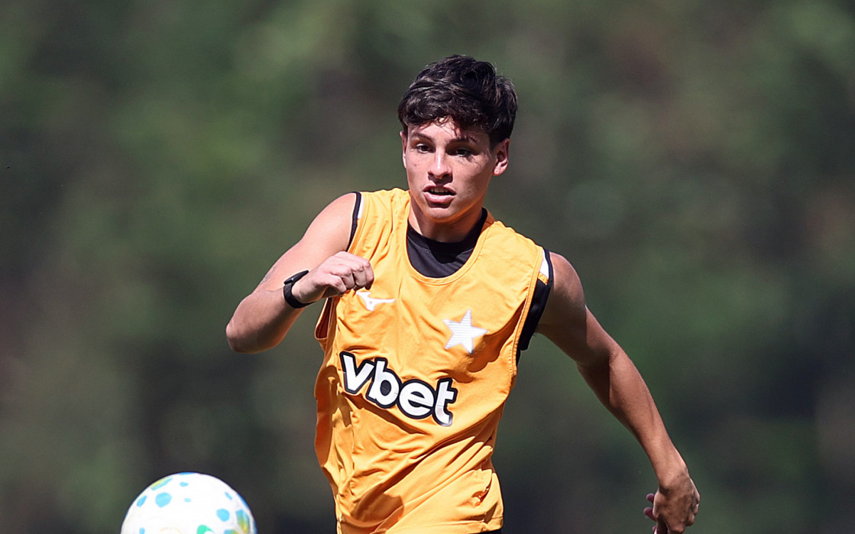 Técnico do Botafogo 'puxa orelha' de meia: 'Tem que fazer mais gols'
