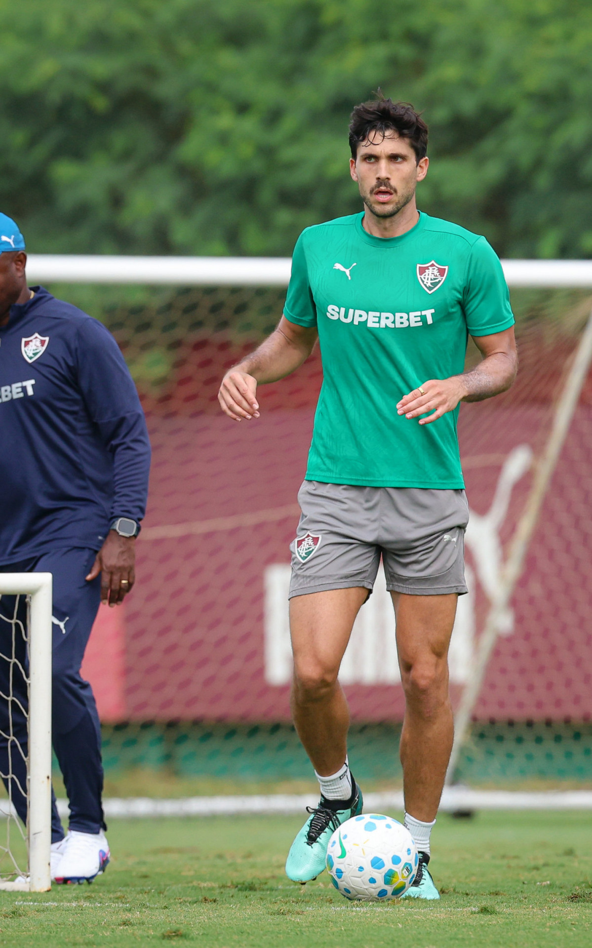 Zagueiro irá passar por operação, e Fluminense avalia melhor data