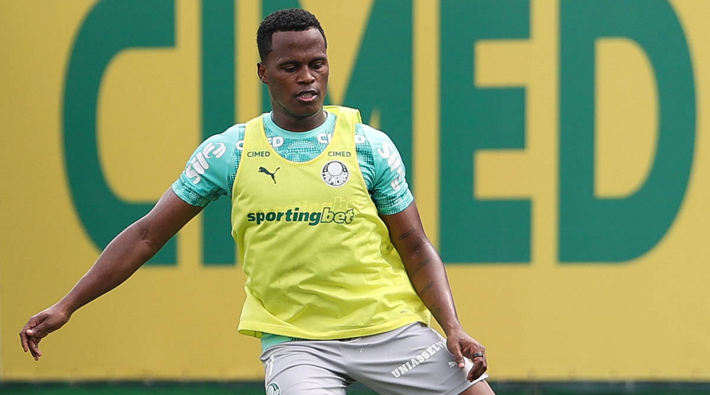 Arias se reapresenta e Palmeiras ganha reforço para volta do Brasileiro