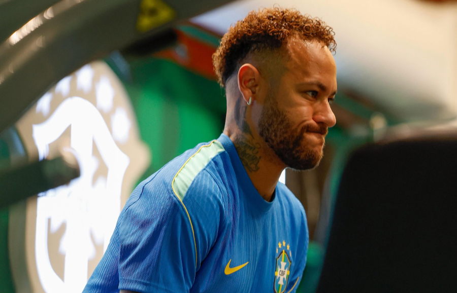 Pai de Neymar pede para o filho continuar no futebol