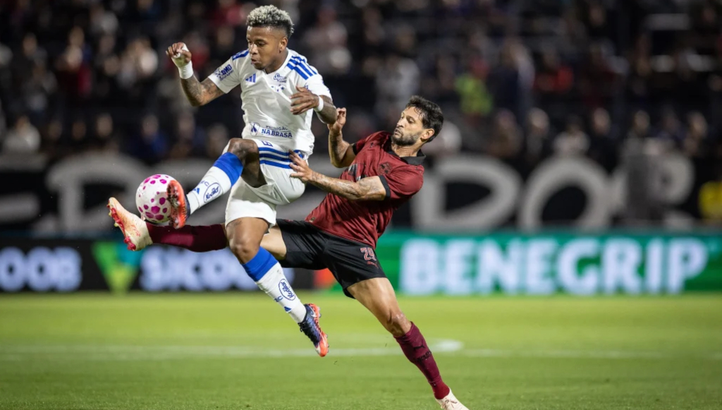 Bragantino bate Cruzeiro em casa e encerra jejum no Brasileirão