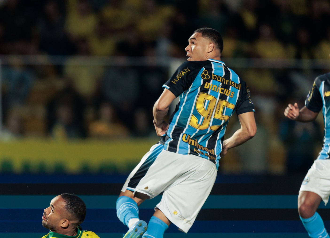 Carlos Vinícius desabafa após derrota do Grêmio: "Estamos sem confiança"