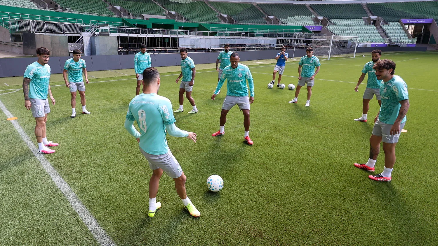 Sem zagueiro, Palmeiras fecha preparação para enfrentar o Inter; veja provável escalação