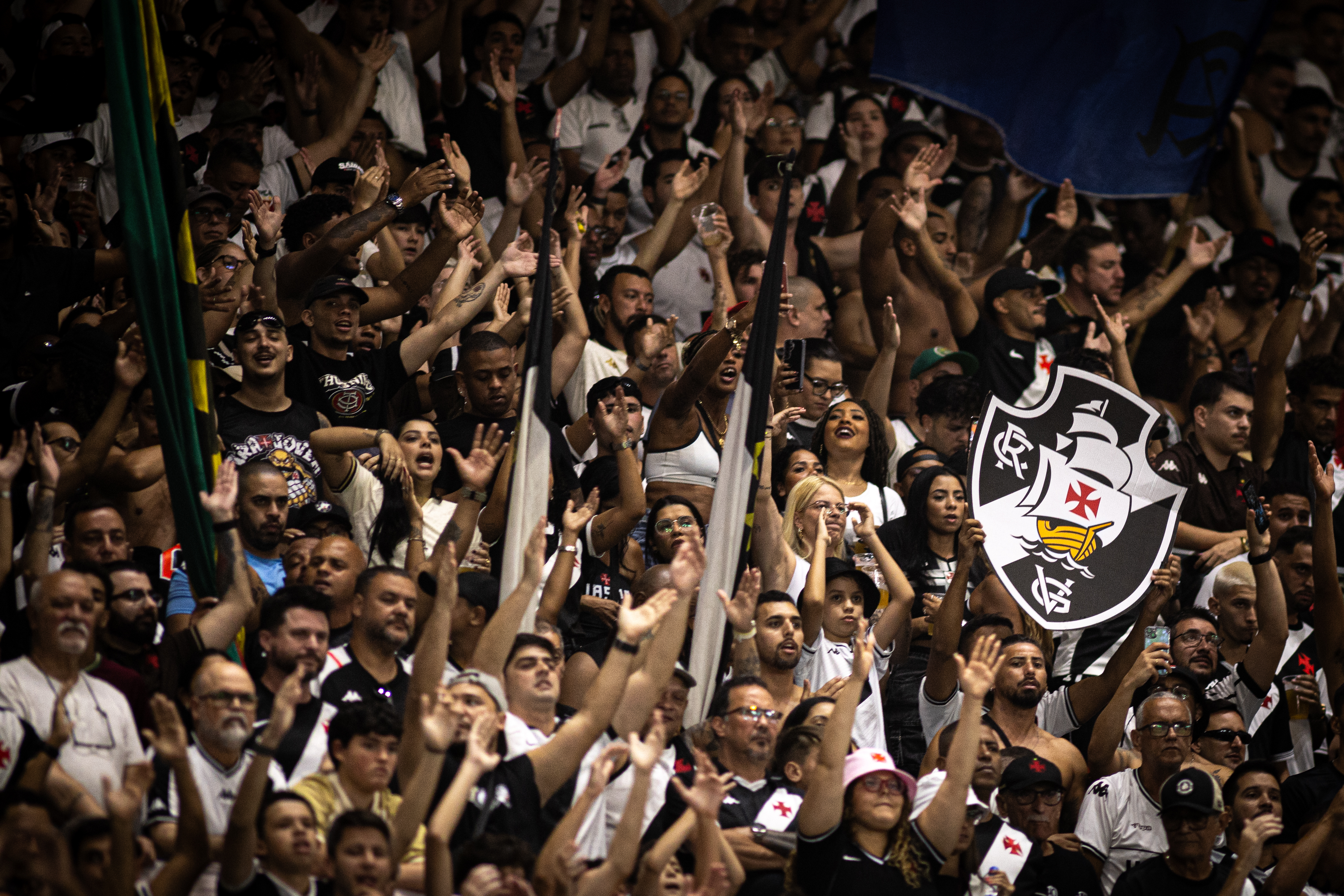 Torcida do Vasco esgota ingressos para jogo com o Santos pelo Brasileirão