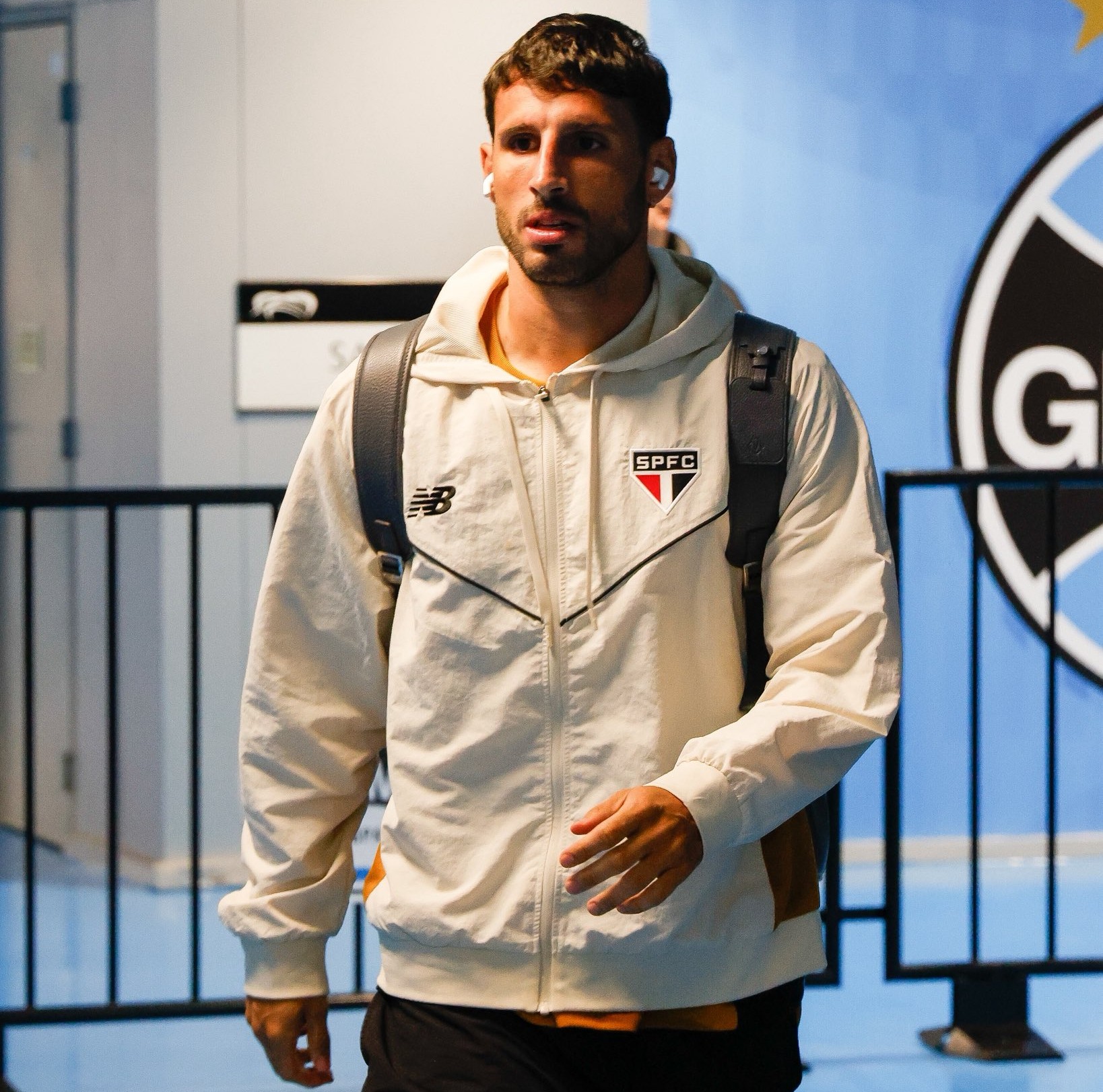 São Paulo terá surpresa no ataque e reforços no banco contra o Grêmio; veja escalações