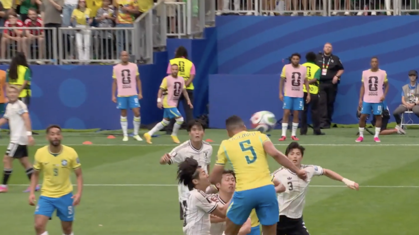 Cabeceios no futebol podem elevar risco de trauma craniano