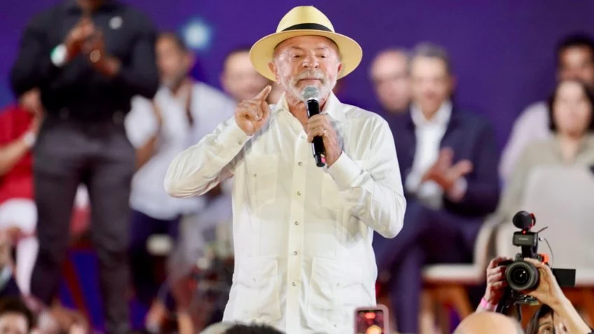 Lula faz analogia com futebol e se compara a Messi e Cristiano