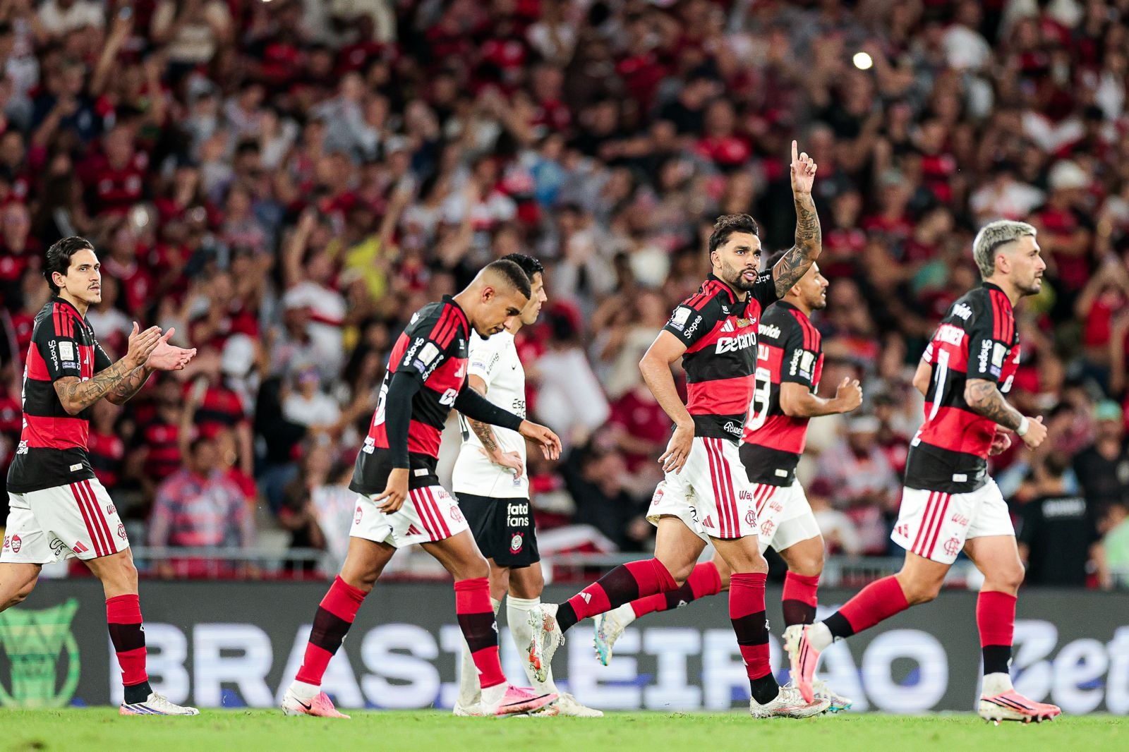 Governo vai chamar clubes de futebol para falar de bets