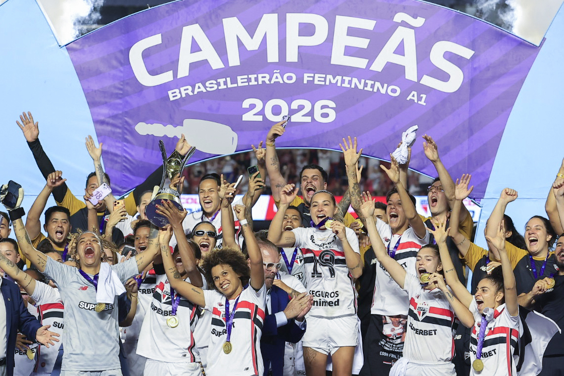 São Paulo segura Corinthians, conquista Brasileirão Feminino e bate recorde de público