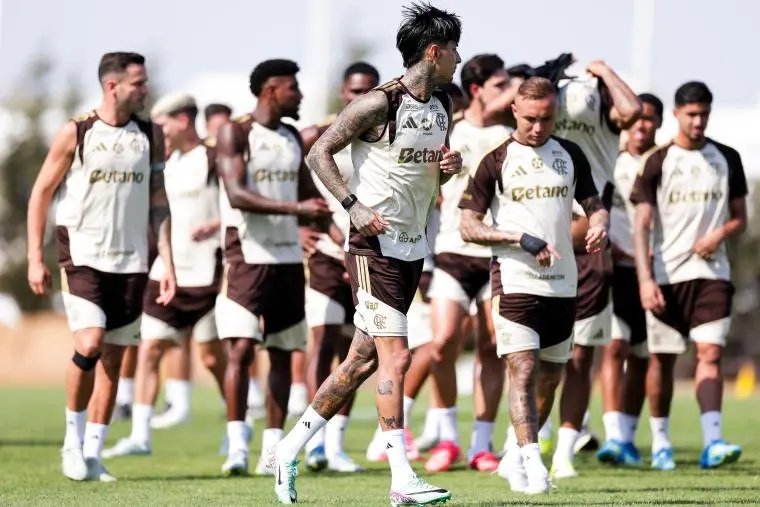 Velho conhecido do Flamengo pode tirar jogadores do clube após assumir gigante europeu