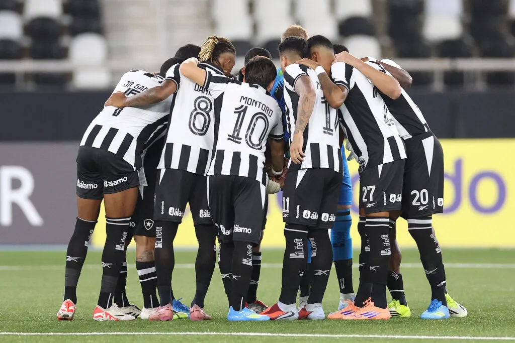 Botafogo faz limpa no elenco e economiza R$ 6 milhões por mês