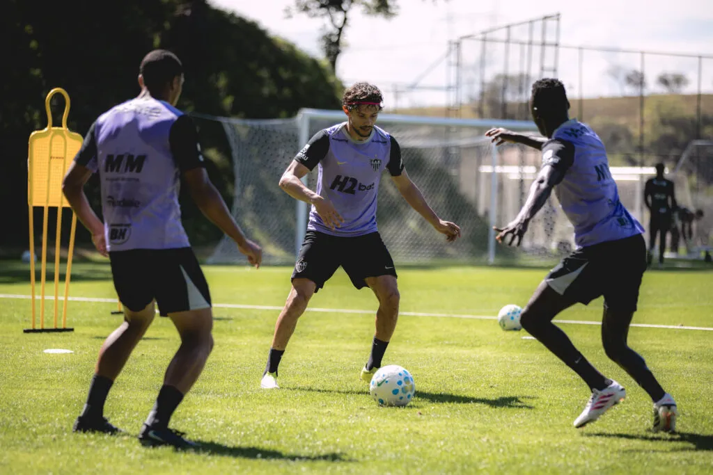 Grêmio começa a agir no mercado para contratar parceiro do Gustavo Scarpa no Atlético