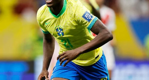 Jogador conhecido da Seleção Brasileira recebe alerta e pode ser punido por dívida no trânsito