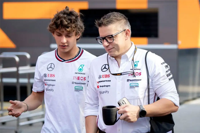 Wolff exalta papel de Bono na campanha de Antonelli em 2026
