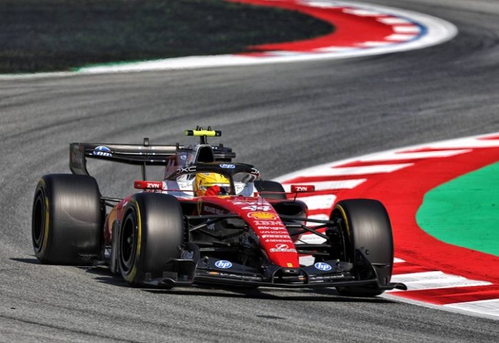 Villeneuve defende Hamilton após críticas na Ferrari