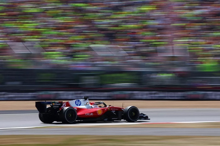 Leclerc admite dificuldades após pole de Hamilton na sprint