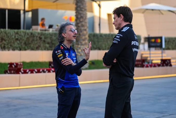 Mekies responde declaração de Wolff sobre motor Mercedes