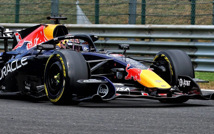 Red Bull mira títulos de 2027 após susto na Austrália