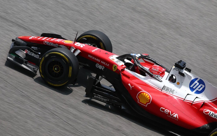 Ferrari prepara novo assoalho e mudanças nos sidepods