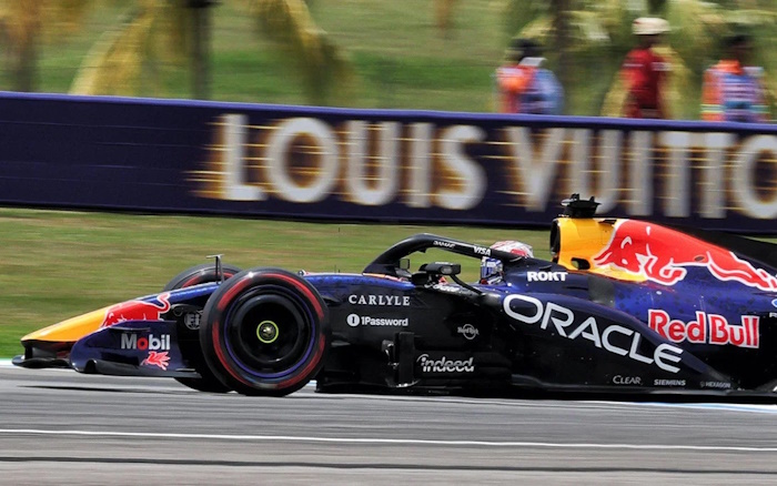 Verstappen classifica vitória da Red Bull-Ford como “incrível”