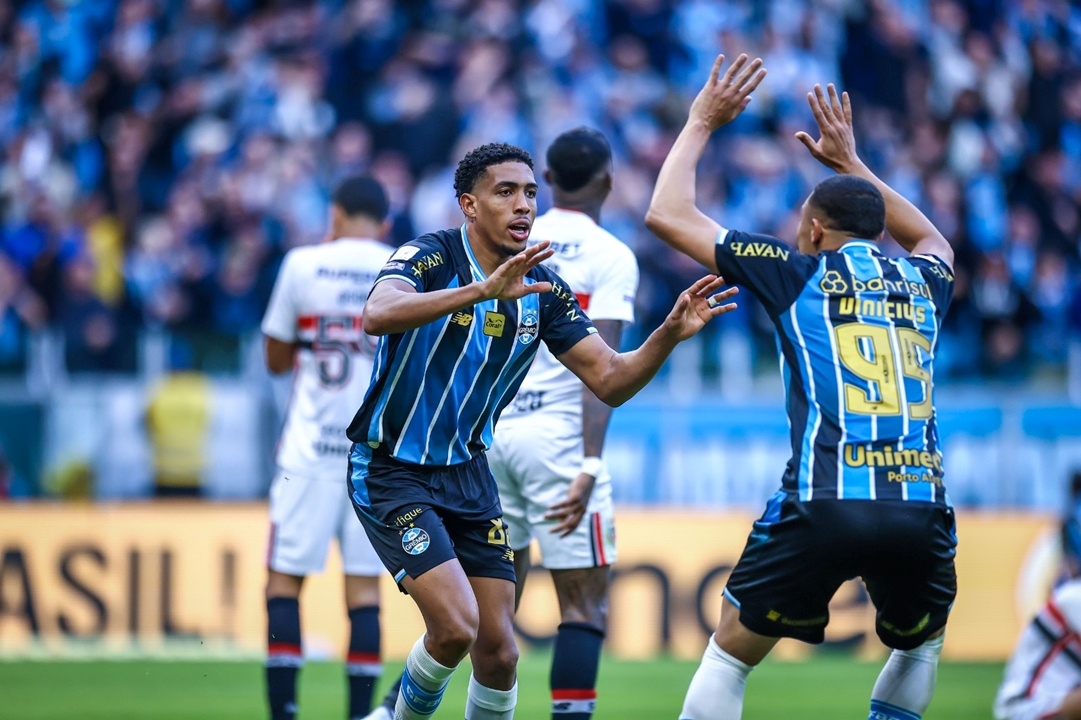 São Paulo cede virada ao Grêmio em Porto Alegre e amplia jejum no Brasileirão