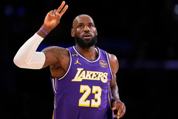 LeBron James deixa Lakers e acerta com 76ers para tentar último título na NBA