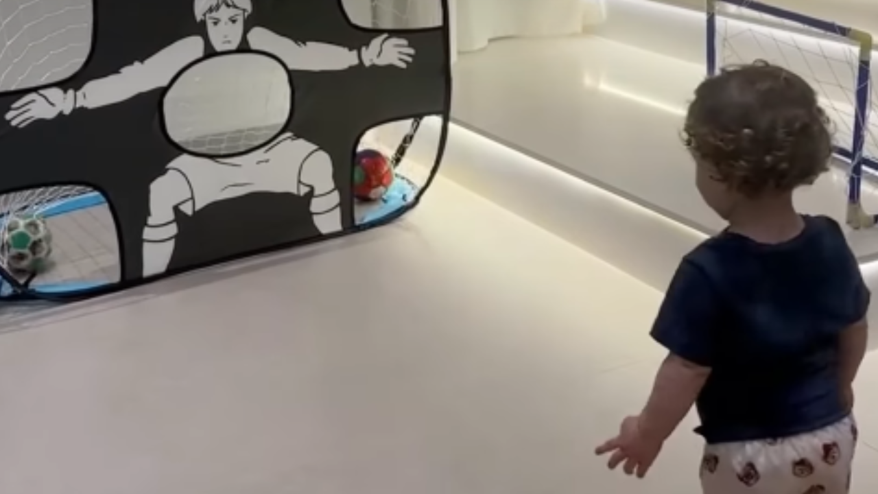 Vídeo: Matteo, de um ano, impressiona com pontaria e viraliza nas redes