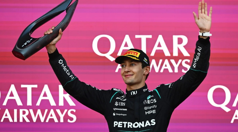George Russell vence GP do Azerbaijão após duelo emocionante com Verstappen