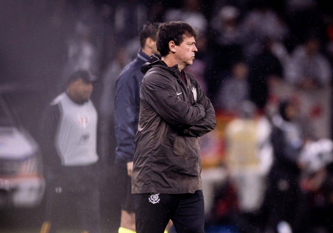 Reunião de Emergência: Memphis, Garro e Gustavo Henrique exigem permanência de Diniz no Corinthians