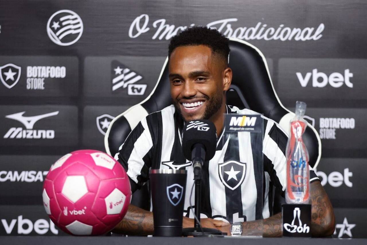 Com a camisa 9 do Botafogo, Danilo Pereira revela inspiração em Ronaldo e projeta muitos gols
