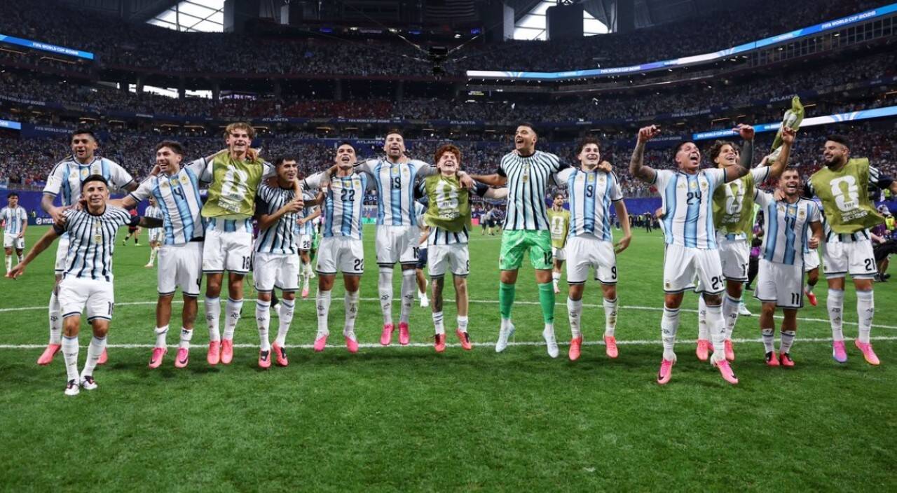Argentina é alvo de investigação da Fifa por faixa das Malvinas e brigas após decisão